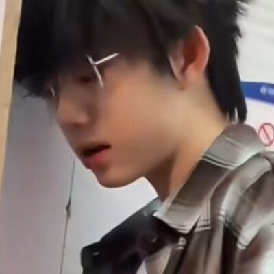 眼镜男