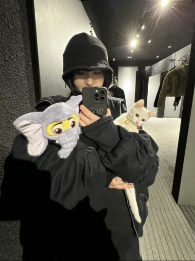 她