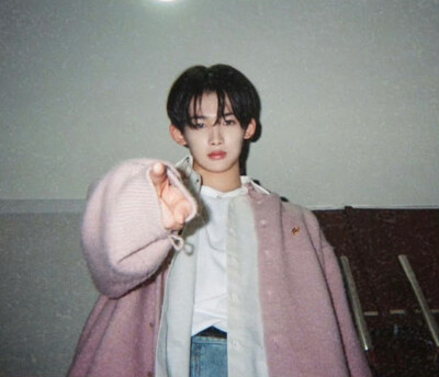 被指到的评论一个明星名字，我会带着他的图私信你◉‿◉送点图回回我的手感