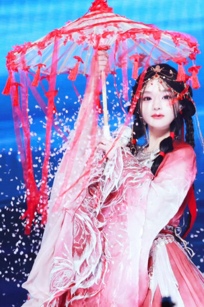 黄霄云