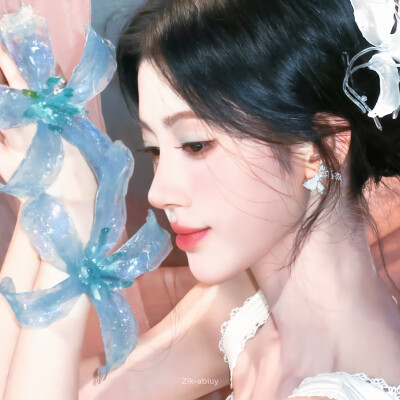 鞠婧祎