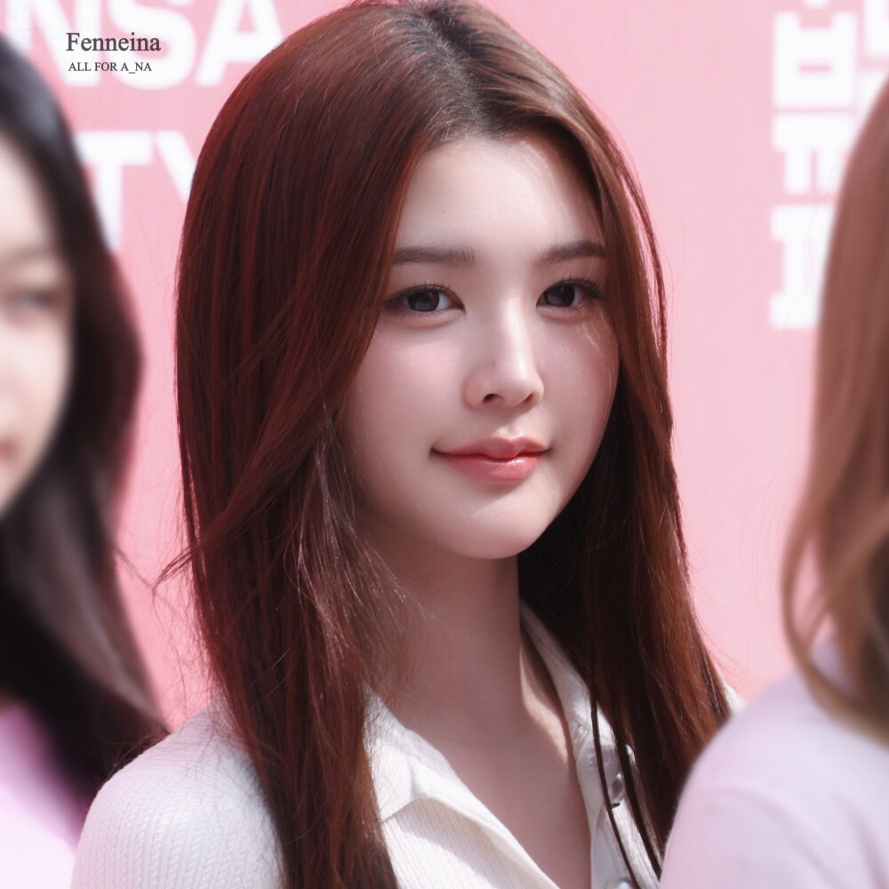 DeerAna 1220
（这个姐姐应该是换过logo，所以有的不太一样，但是图都是在这个号上发的）