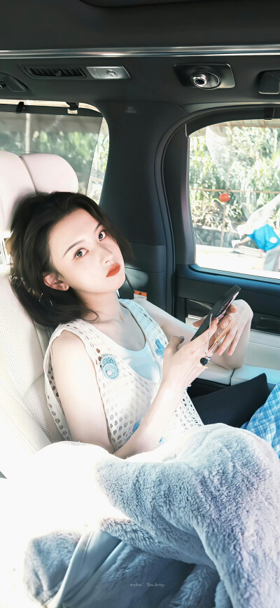 宋祖儿
#宋祖儿隔空投宋# ​​​