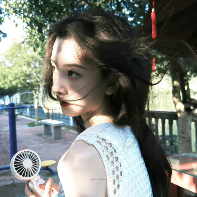 宋祖儿
#宋祖儿隔空投宋# ​​​