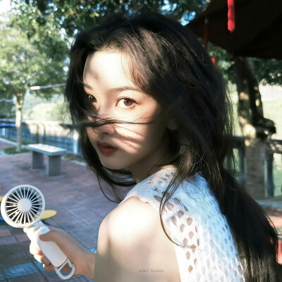 宋祖儿
#宋祖儿隔空投宋# ​​​