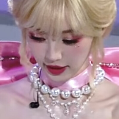 此女好美