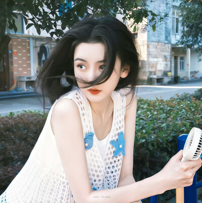 宋祖儿
#宋祖儿隔空投宋# ​​​