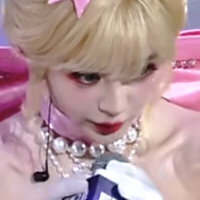 此女好美
