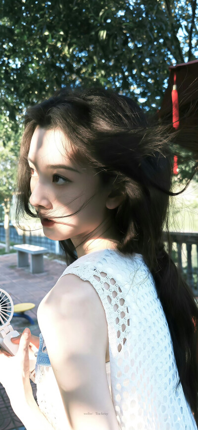 宋祖儿
#宋祖儿隔空投宋# ​​​