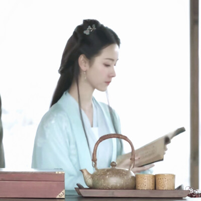 陈都灵 冯衡
cr：鸿灵初