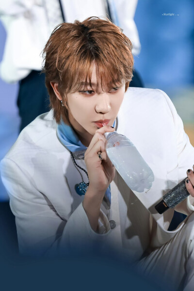 徐明浩可二改
cr.StarlightThe8
