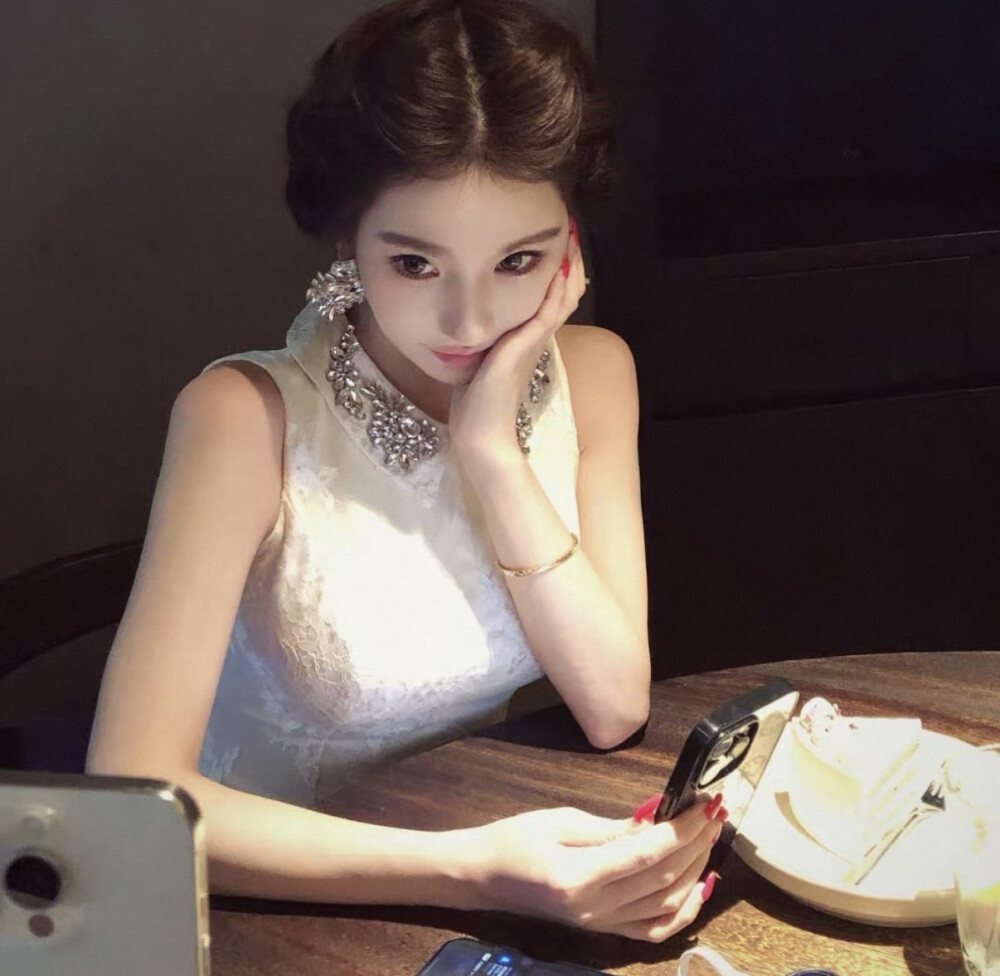 女