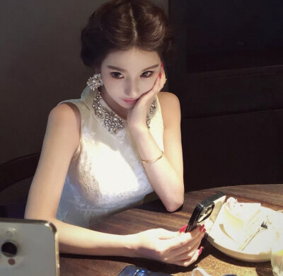 女