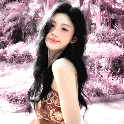 
朕不是个好丈夫 不是个好父亲 也不是个好儿子 那又怎样呢 朕是一个人见人爱的女孩