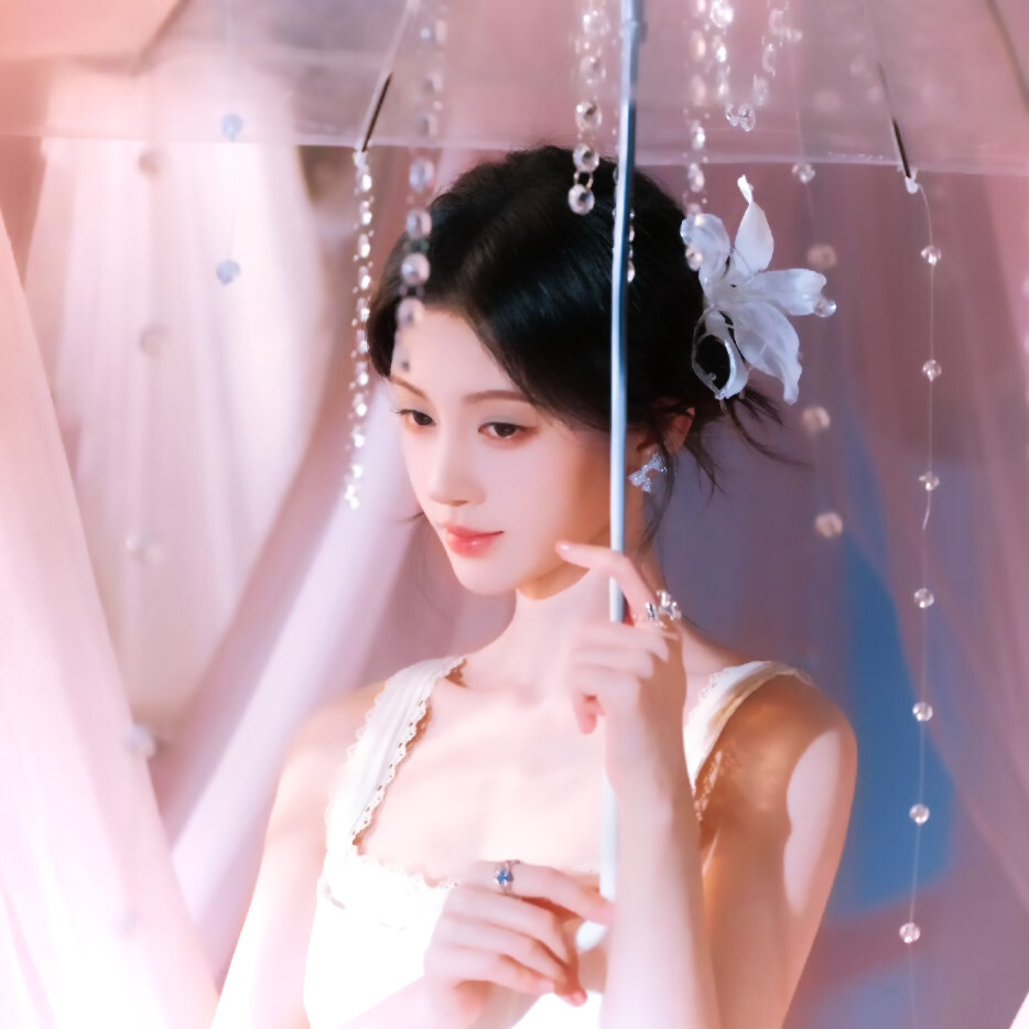 你翻开莉莉丝的童话书 替她写第一千零八次的梦