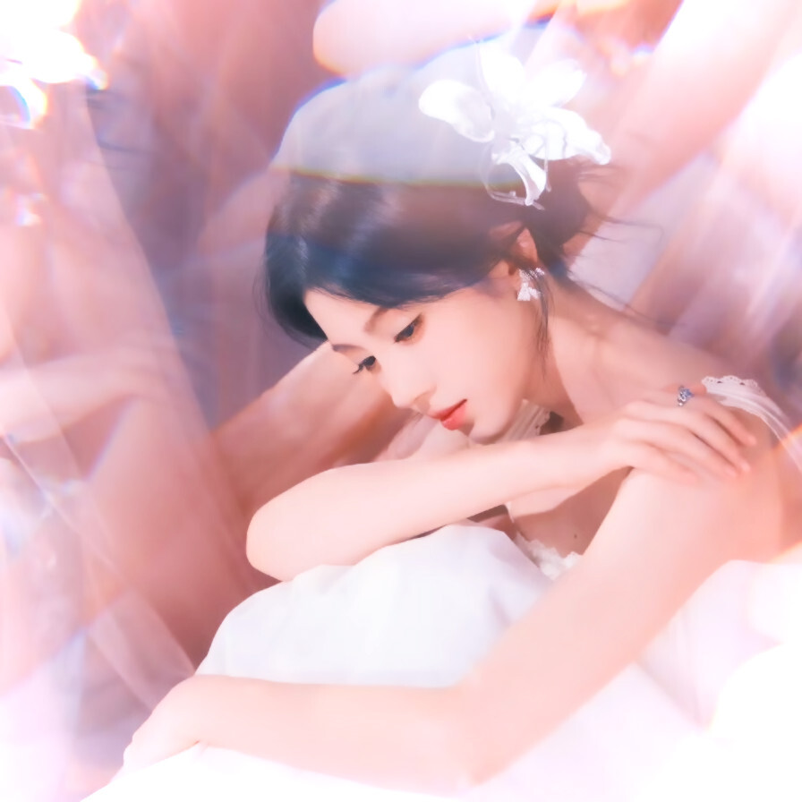 你翻开莉莉丝的童话书 替她写第一千零八次的梦