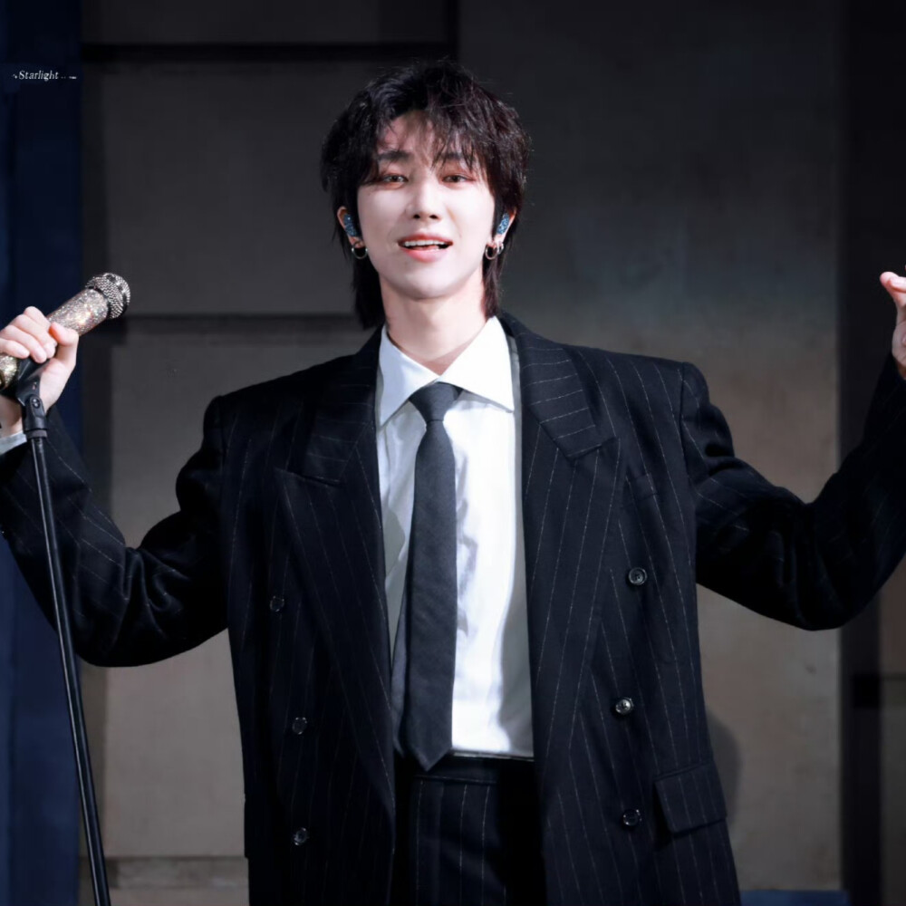 徐明浩可二改
cr.StarlightThe8