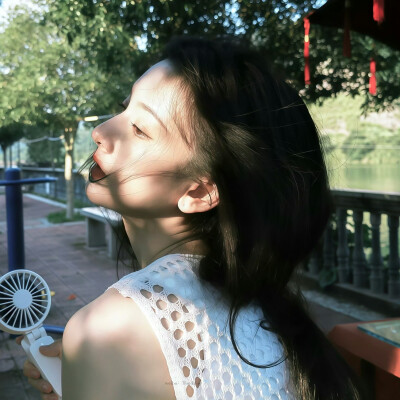 宋祖儿
#宋祖儿隔空投宋# ​​​