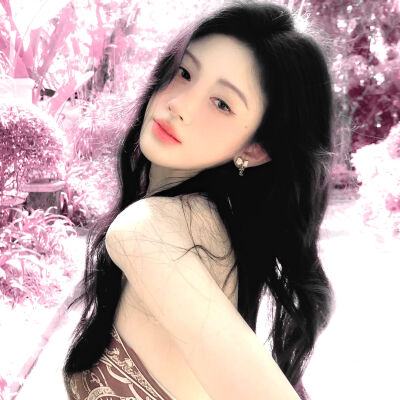 
朕不是个好丈夫 不是个好父亲 也不是个好儿子 那又怎样呢 朕是一个人见人爱的女孩