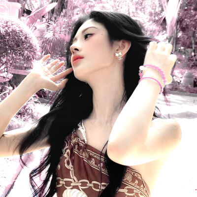 
朕不是个好丈夫 不是个好父亲 也不是个好儿子 那又怎样呢 朕是一个人见人爱的女孩