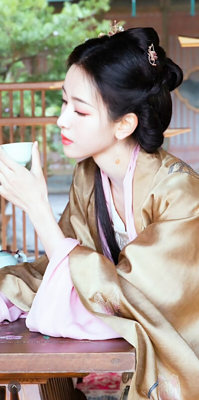 陈都灵