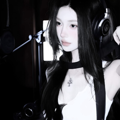 女