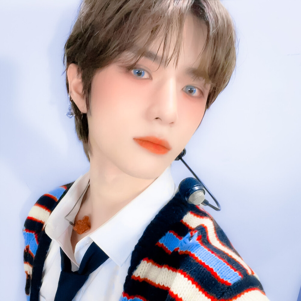  崔杋圭BEOMGYU* “把对你的心动折进月光，每一缕都藏着「只对你」.”