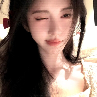 那些伤害就像增生的疤痕 看似痊愈 实则遇到潮湿阴雨天 还是会痛的