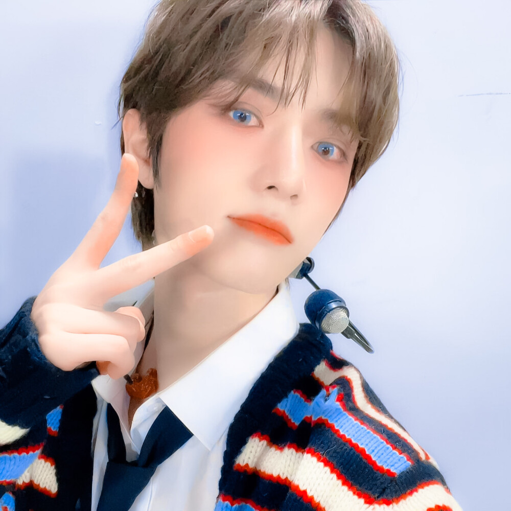  崔杋圭BEOMGYU* “把对你的心动折进月光，每一缕都藏着「只对你」.”