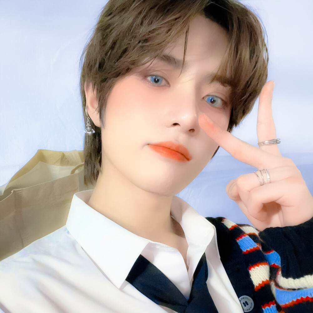  崔杋圭BEOMGYU* “把对你的心动折进月光，每一缕都藏着「只对你」.”