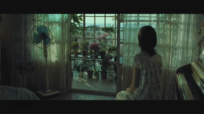 -“有些人活到17岁之后便忘却了16岁时自己的模样。”
-“从不曾忘记。”