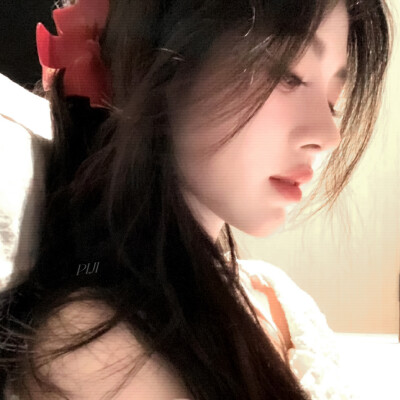 那些伤害就像增生的疤痕 看似痊愈 实则遇到潮湿阴雨天 还是会痛的