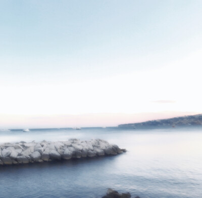 ： 睡不著的凌晨 我也總在想我們還有沒有機會
