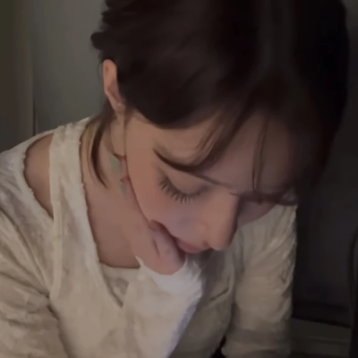 亲爱的你躲在哪里发呆