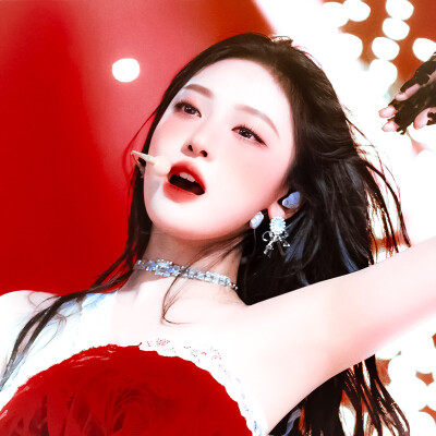  宁艺卓Ningning* “把思念投递进没有地址的邮箱，等一个不会到来的回执.”