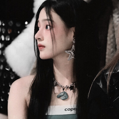 过期的信里是斑驳的雨季