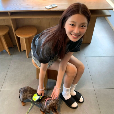 女