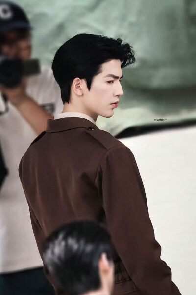 cr.Current丨张凌赫