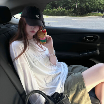 女