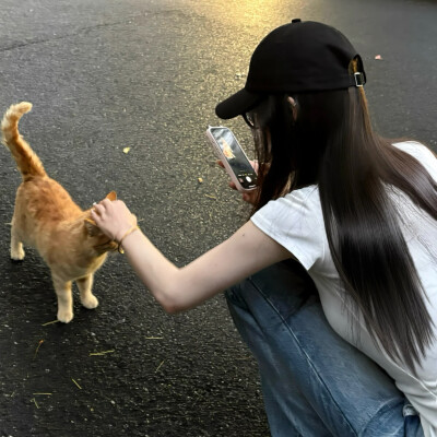 女