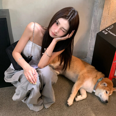 女