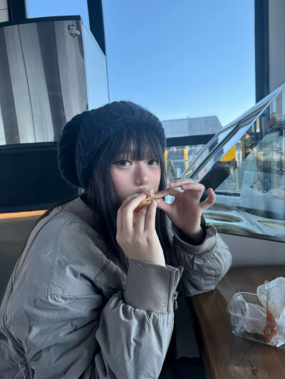 嗯