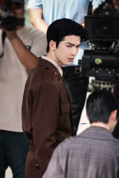 cr.Current丨张凌赫