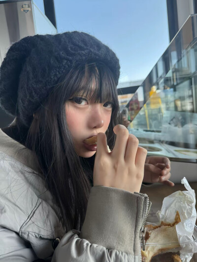 嗯