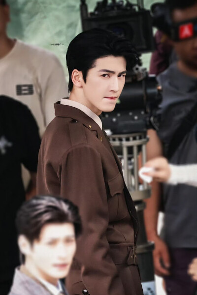 cr.Current丨张凌赫