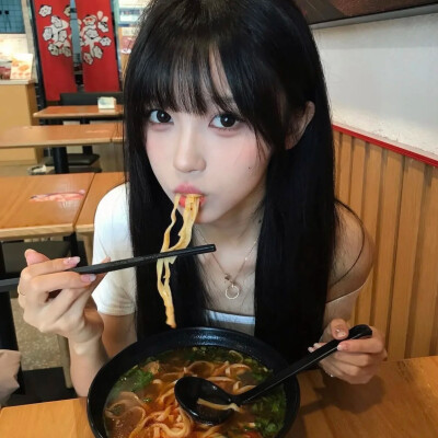 女