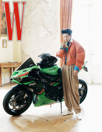 防弹少年团BTS
金泰亨金九杂志
V x WKorea
