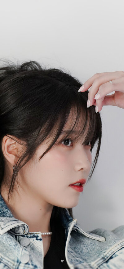 IU 壁纸