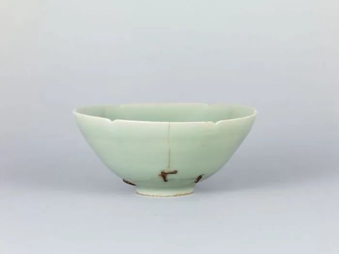 南宋 龙泉窑青瓷 “马蝗绊”碗，东京国立博物馆