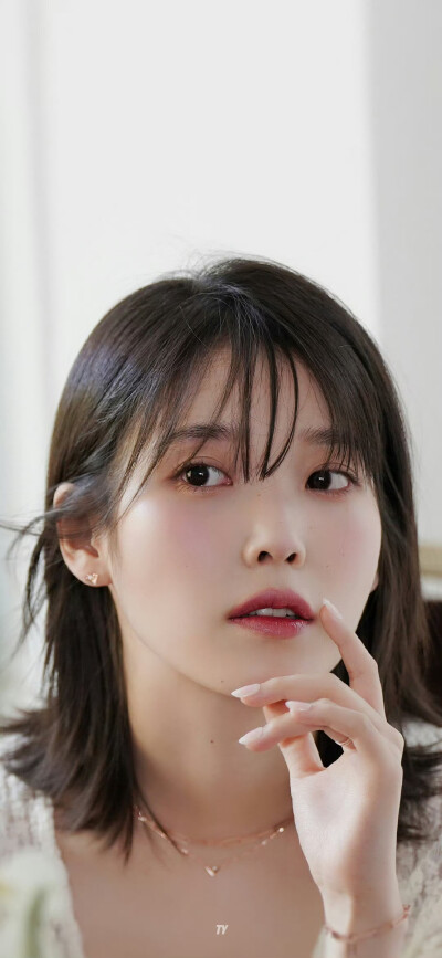 IU 壁纸